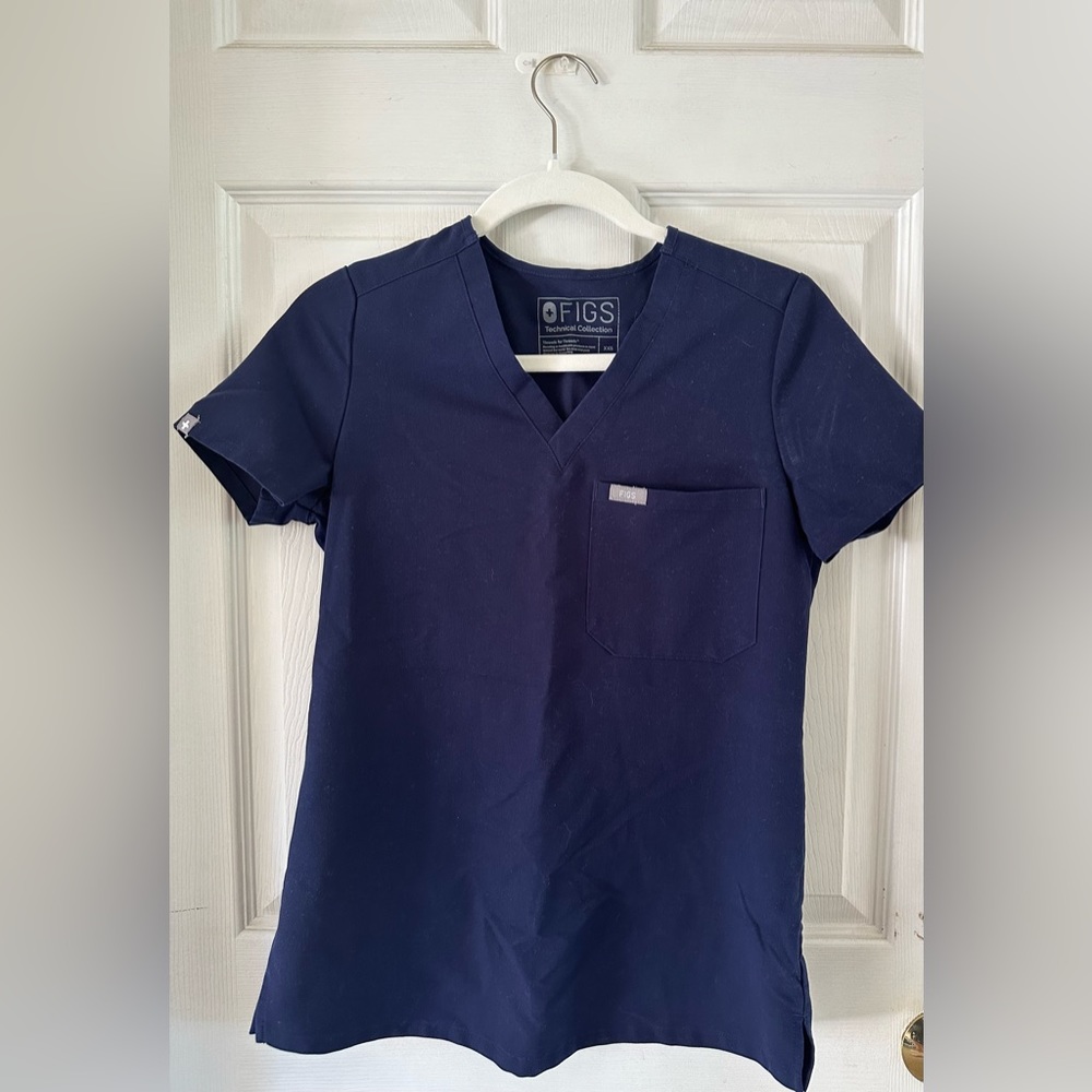 Figs Navy Blue Catarina one pocket top